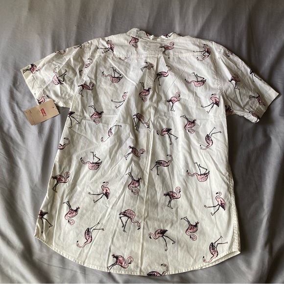 Levis Mens Button Down Shirt White Size M All Over Flamingo Print Casual NWT - Picture 4 of 5